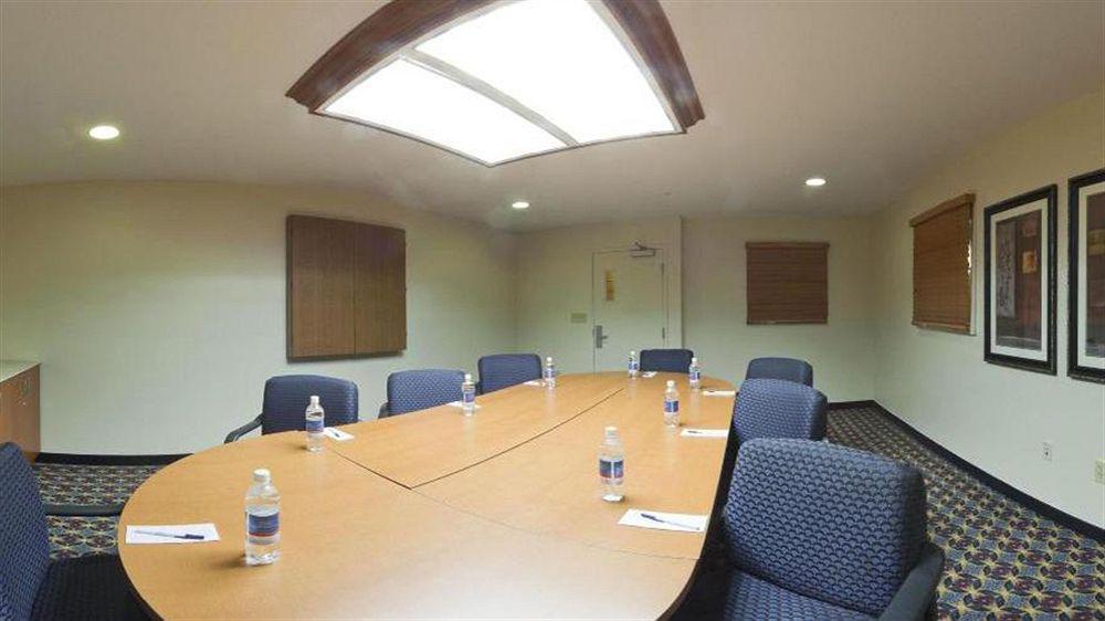 캔들우드 스위트 스털링 호텔 외부 사진